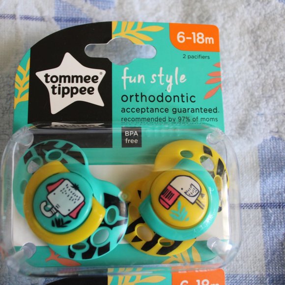New 2 set pacifiers - Picture 5 of 6